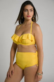  La nostra immagine mostra una donna sicura di sé, che indossa questo bikini con fiducia, evidenziando la sua bellezza. Scegli questo bikini per sentirti bella e sicura durante le tue giornate al mare o in piscina